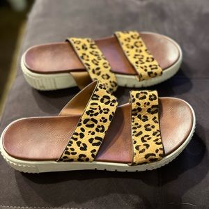 Altar’d State faux fur cheetah slides size M